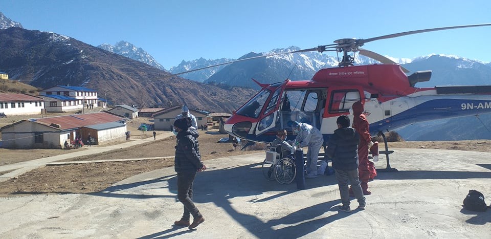 कोरोना संक्रमितको हुम्लाबाट हेलिकप्टर मार्फत काठमाण्डौ उद्धार