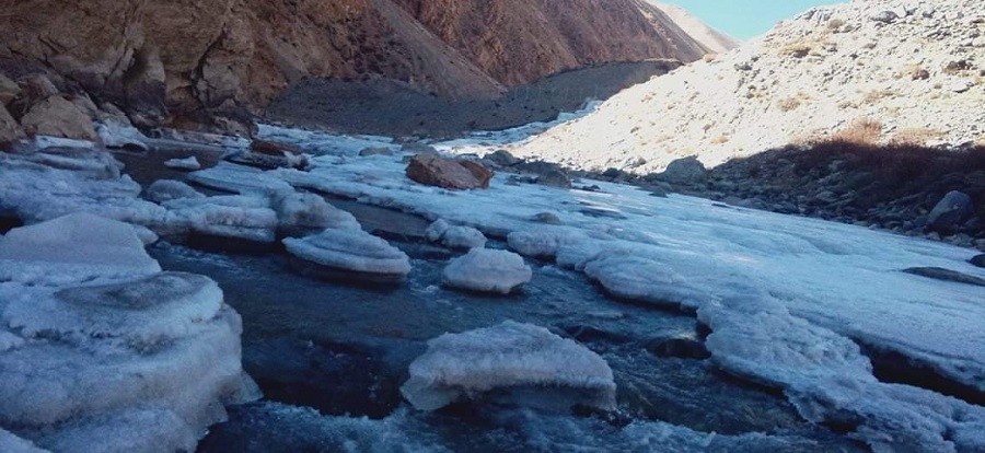 कर्णाली नदिमा बरफ जम्न थालेपछि सिमा सुरक्षाकर्मीलाई समस्या