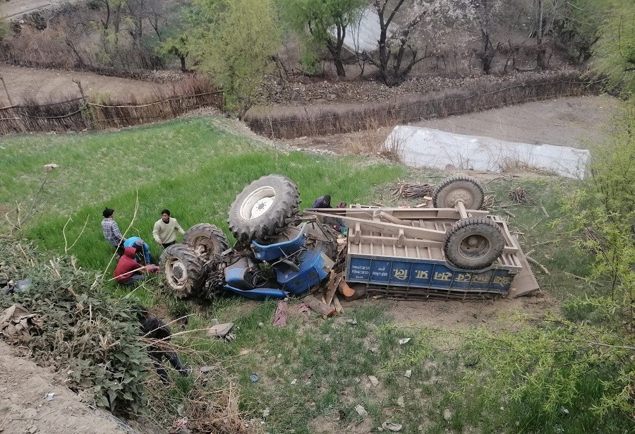 सिमकोटमा ट्याक्टर दुर्घटना