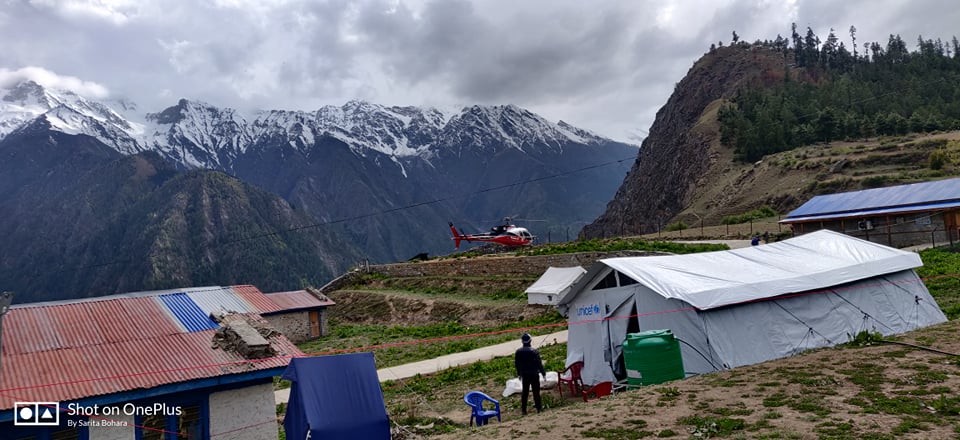 कोरोना संक्रमितलाई हेलिकप्टर मार्फत उद्धार