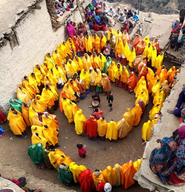 संस्कृति जोगाउन काठमाण्डौँमा चैतलो पर्व मनाउदैँ ठेहेका युवा